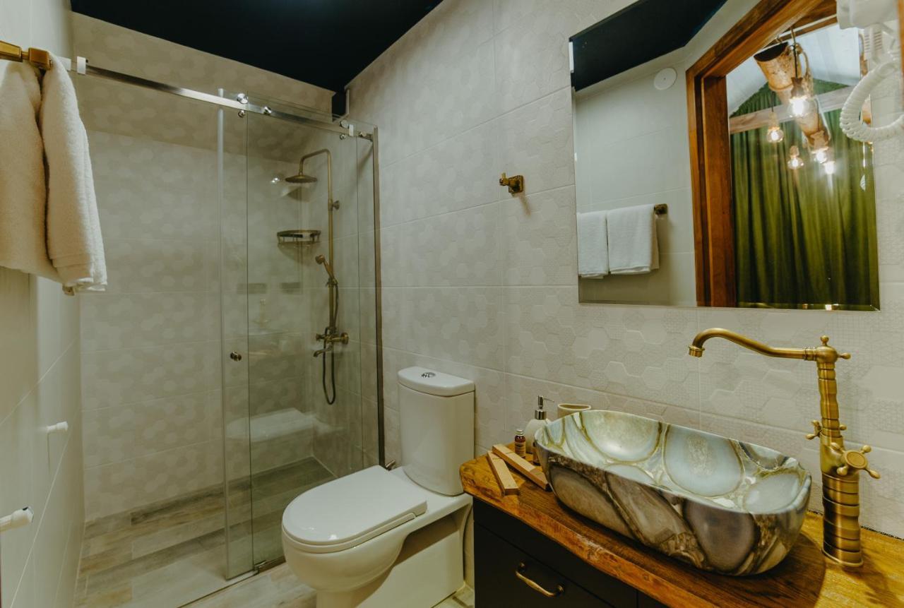 Wanderholic Hotel Telavi Luaran gambar