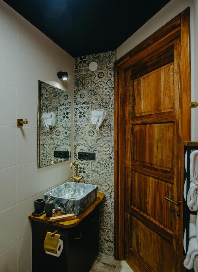 Wanderholic Hotel Telavi Luaran gambar